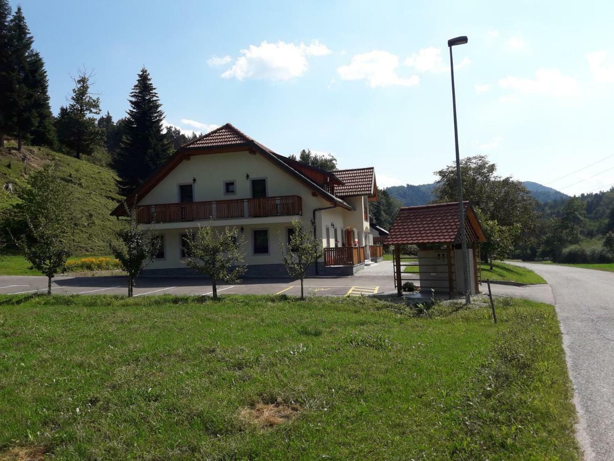 Simnovi Apartmaji - Surrounded By Nature كامنيك المظهر الخارجي الصورة